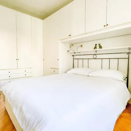 Galleria 16 公寓 *