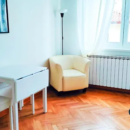Apartman Galleria 16 *